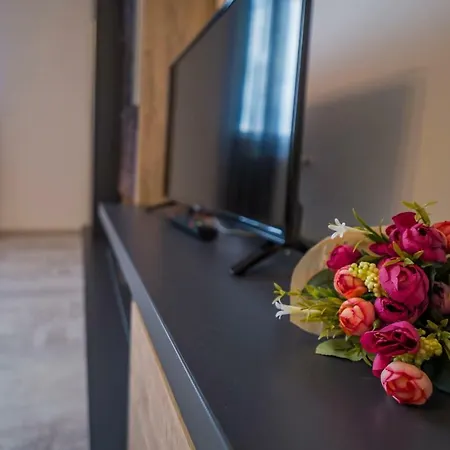 Longstreet Apartment