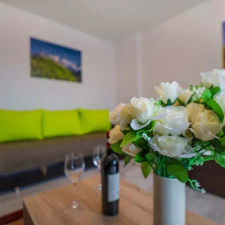 Longstreet Apartment
