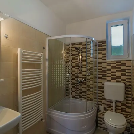 Longstreet Apartment *